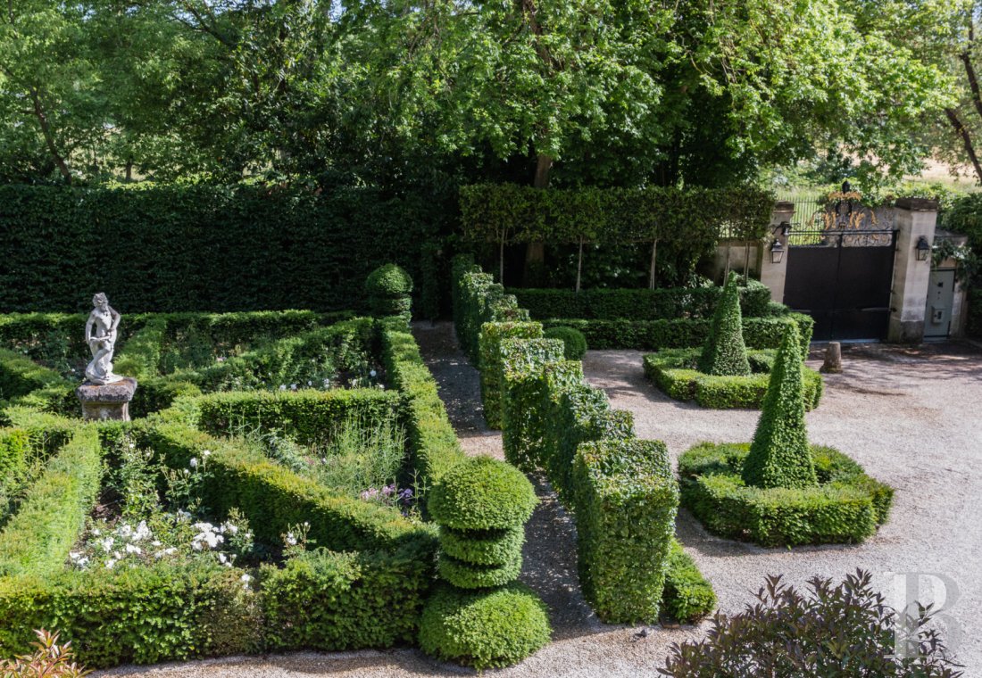 The outbuildings of an 18th-century manor house and its certified «remarkable» garden on the banks of the Loire to the east of Tours - photo  n°9